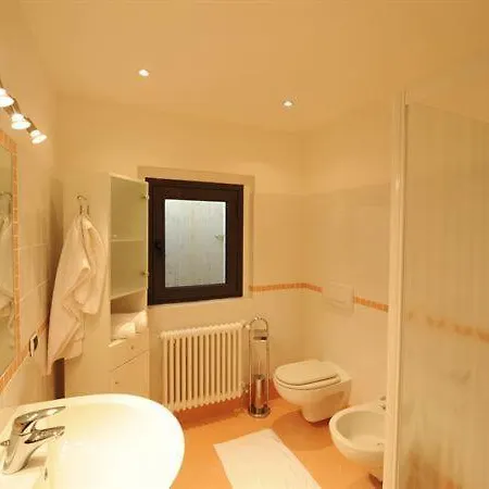 ヴィラ Sleeps 6 メナッジョ