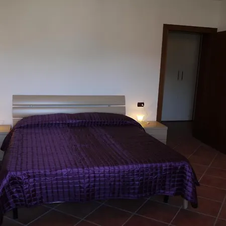 Sleeps 6 ヴィラ メナッジョ