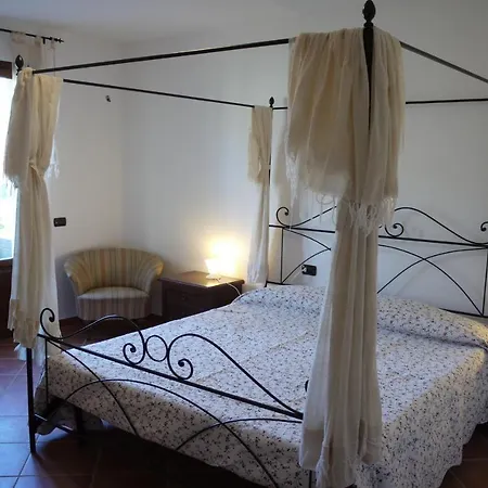 Sleeps 6 *